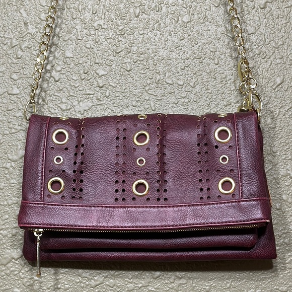 STEVE MADDEN Grommeted Crossbody - Picture 3 of 17